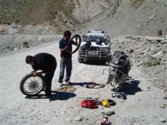 Repair a flat tyre